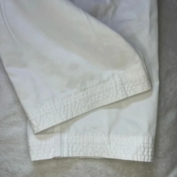 Kids Karate Uniform White Gi Size 2 w/ Belt Martial Arts Taekwondo Judo - Picture 10 of 13